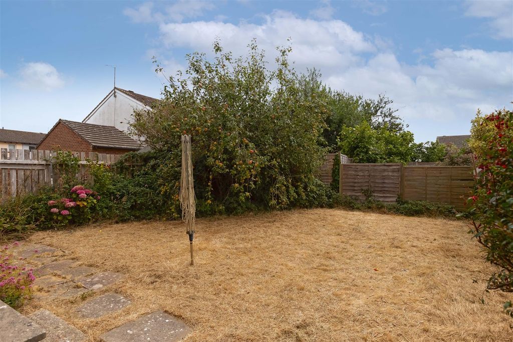 Property photo 2 of 14 Admiral Close_15.Jpg