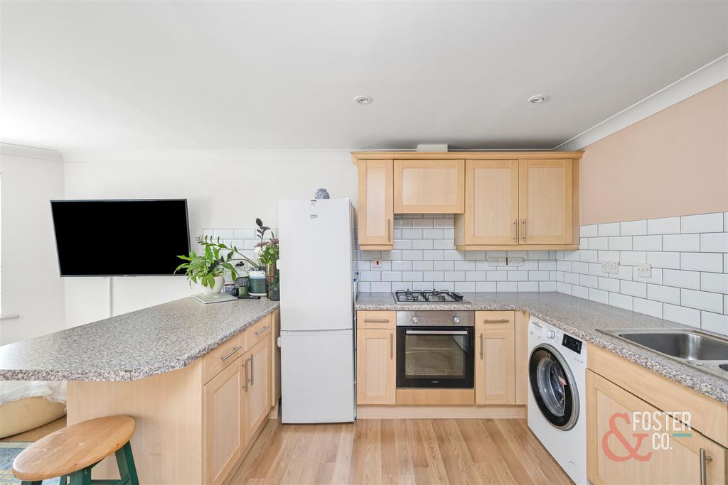Property photo 3 of 17 Chatsworth Square, Chiddingly House 8_004.Jpg