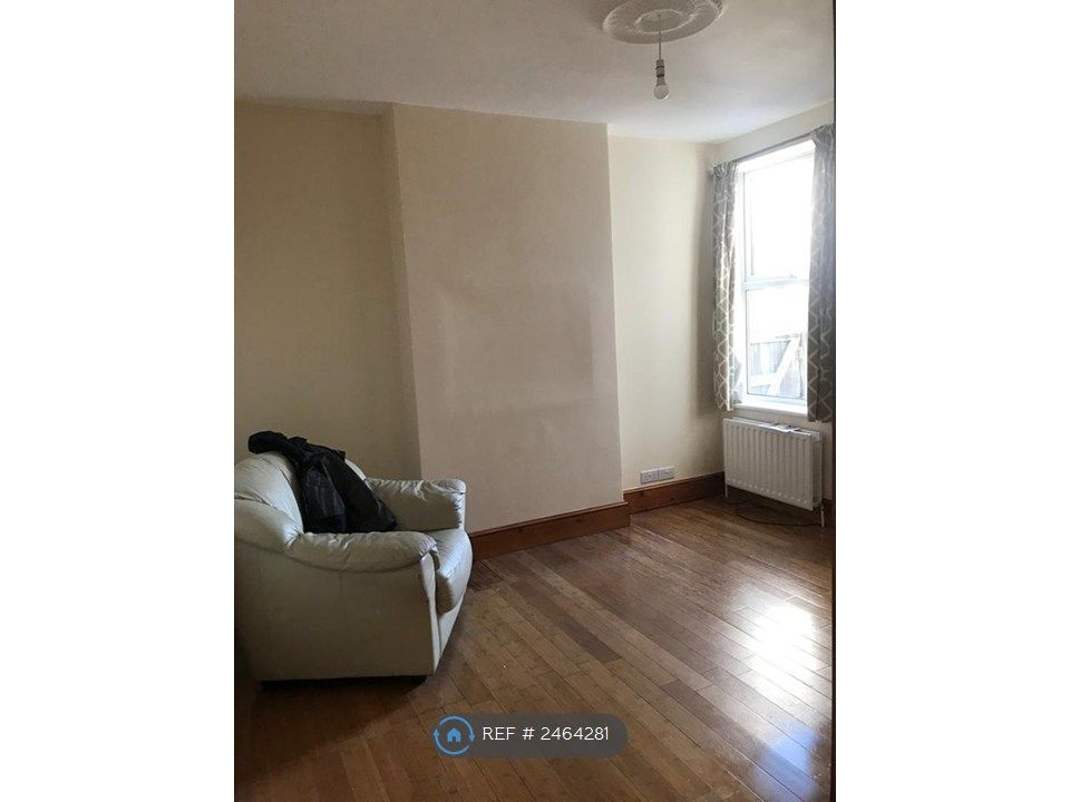 Property photo 3 of 18 Living Room