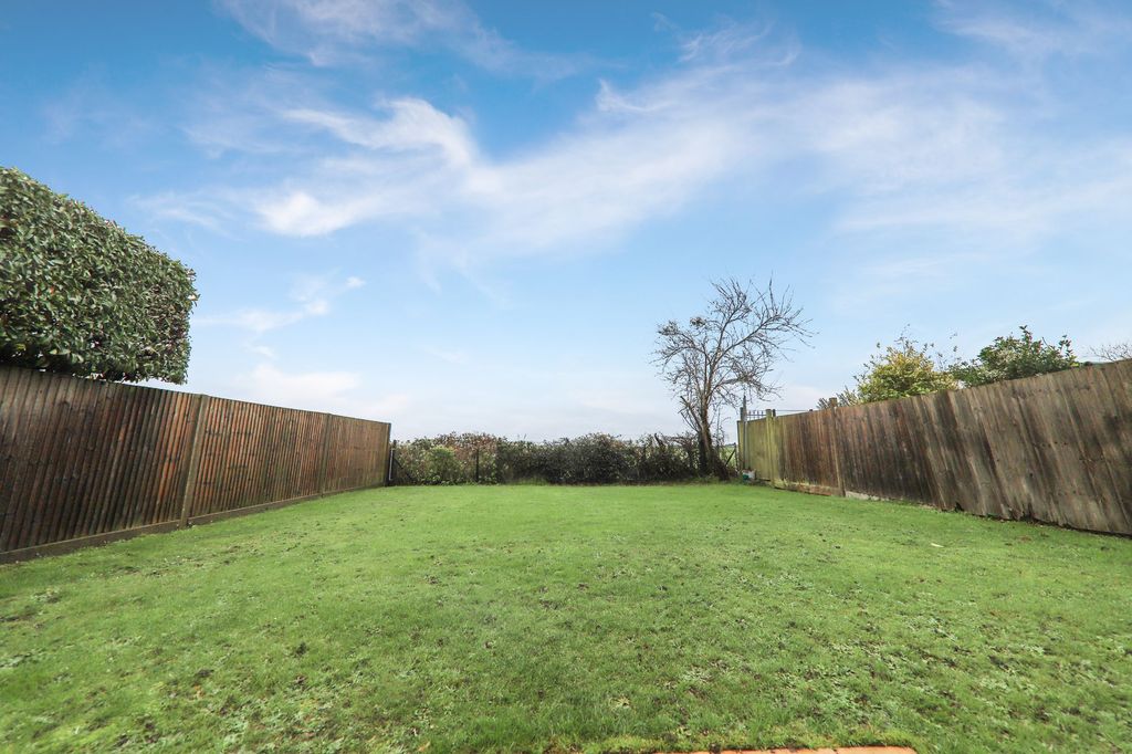 Property photo 2 of 15 Garden