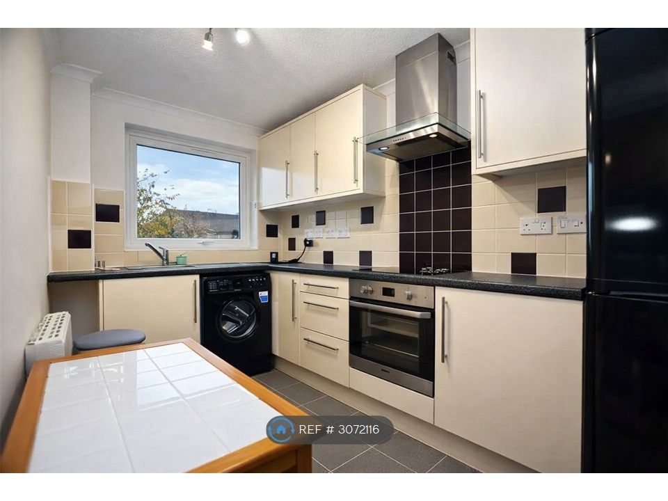 Property photo 3 of 6 Kitchen