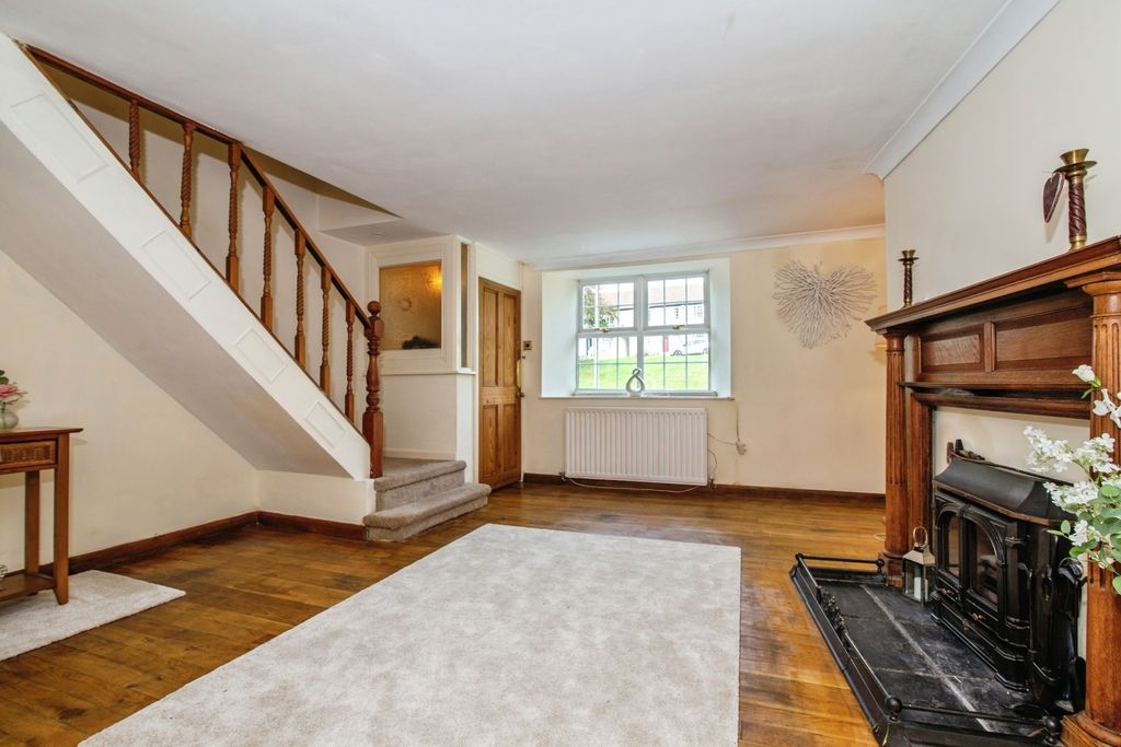 Property photo 2 of 19 Photo