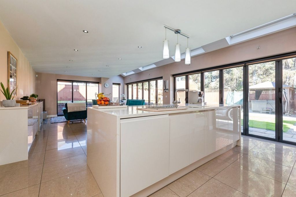 Property photo 3 of 19