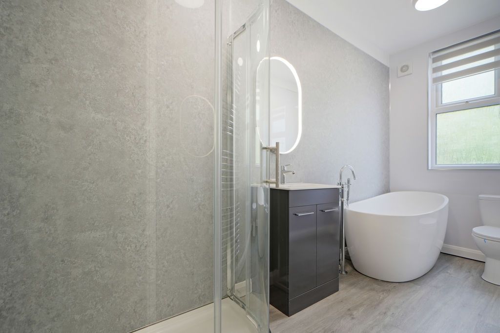 Property photo 3 of 25 Bathroom