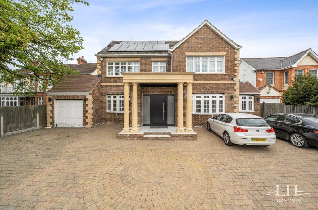 Property photo 1 of 43