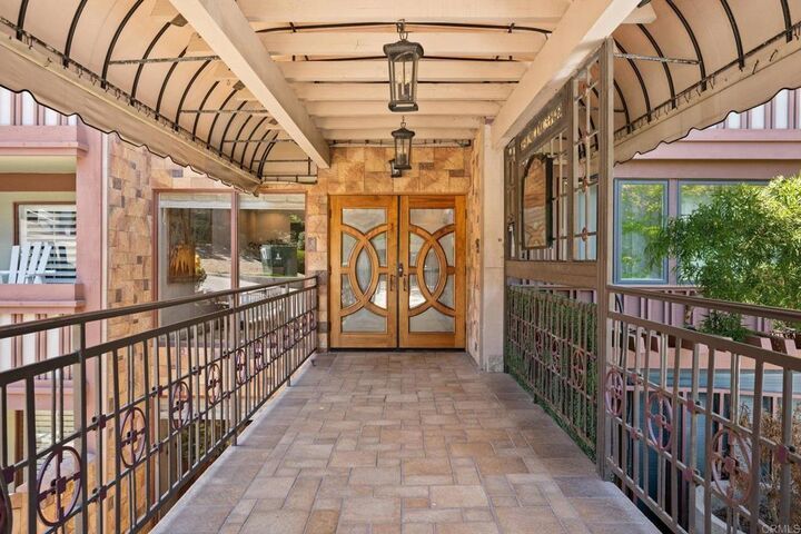 Property photo 2 of 47