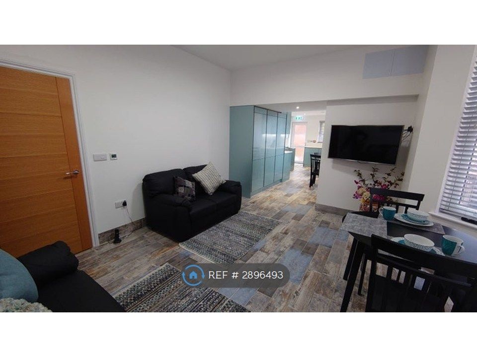 Property photo 3 of 7 Dining/Kitchen