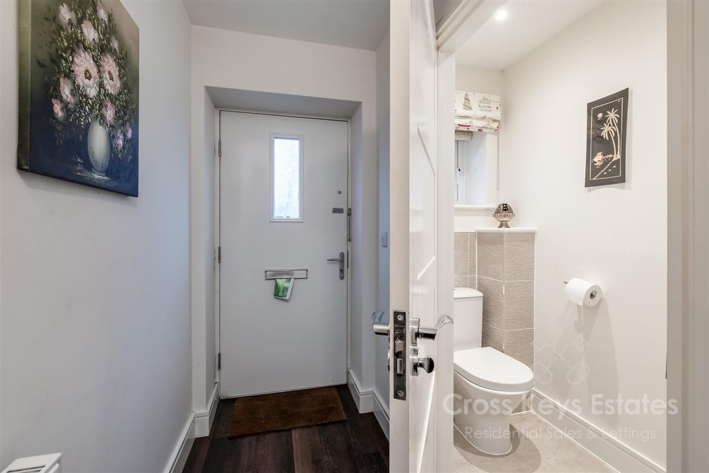 Property photo 2 of 22 Cross Keys Estates