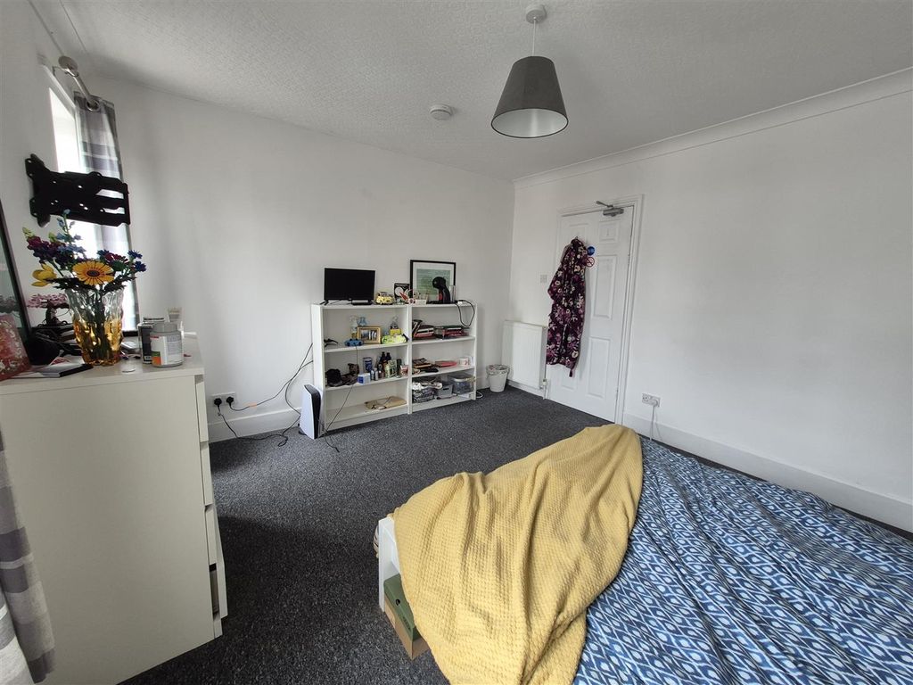 Property photo 3 of 10 Rooom 2.Jpg