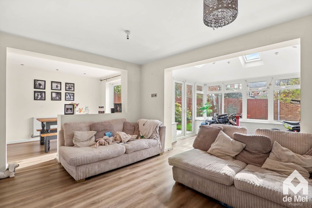 Property photo 1 of 13 Photo 11