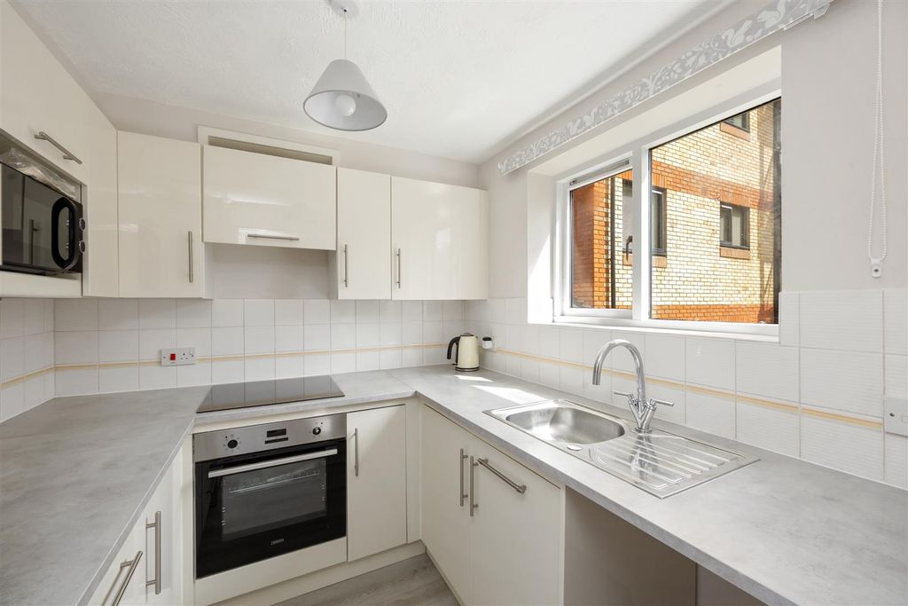 Property photo 3 of 16 Kitchen
