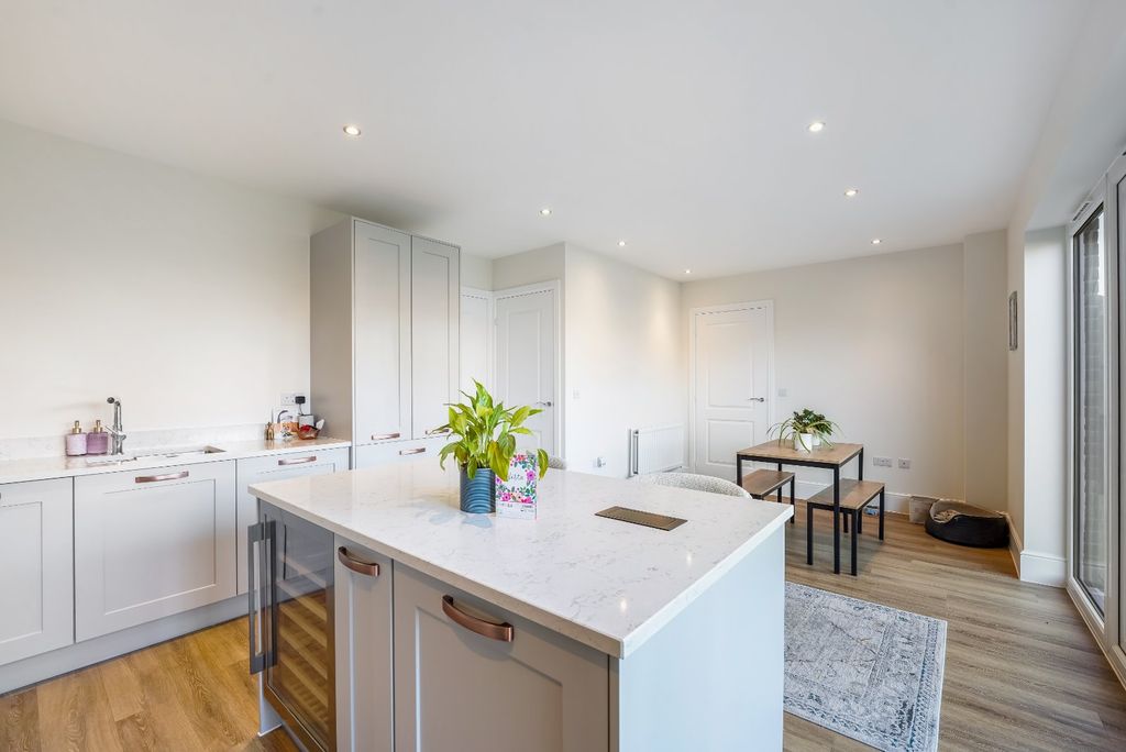 Property photo 3 of 22 Picture No. 32