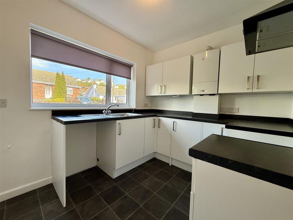 Property photo 3 of 11 Kitchen.Jpg