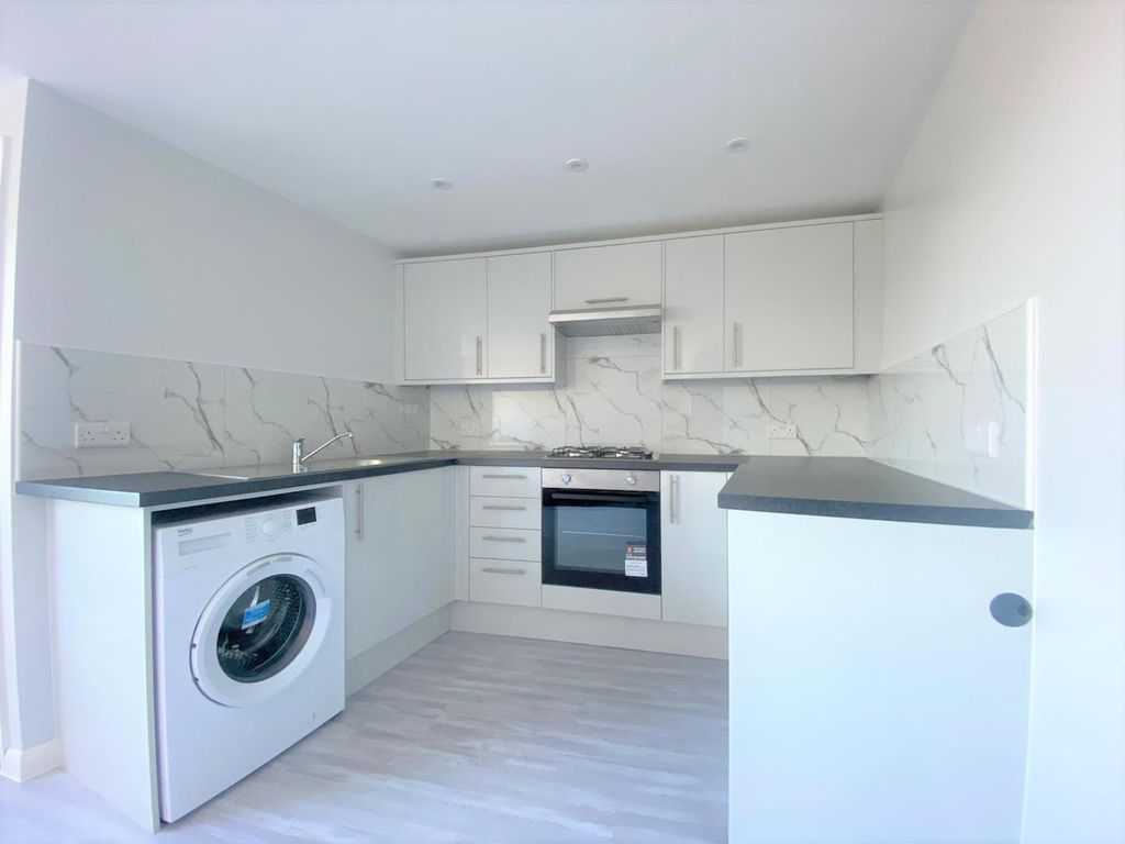 Property photo 2 of 8 Kitchen