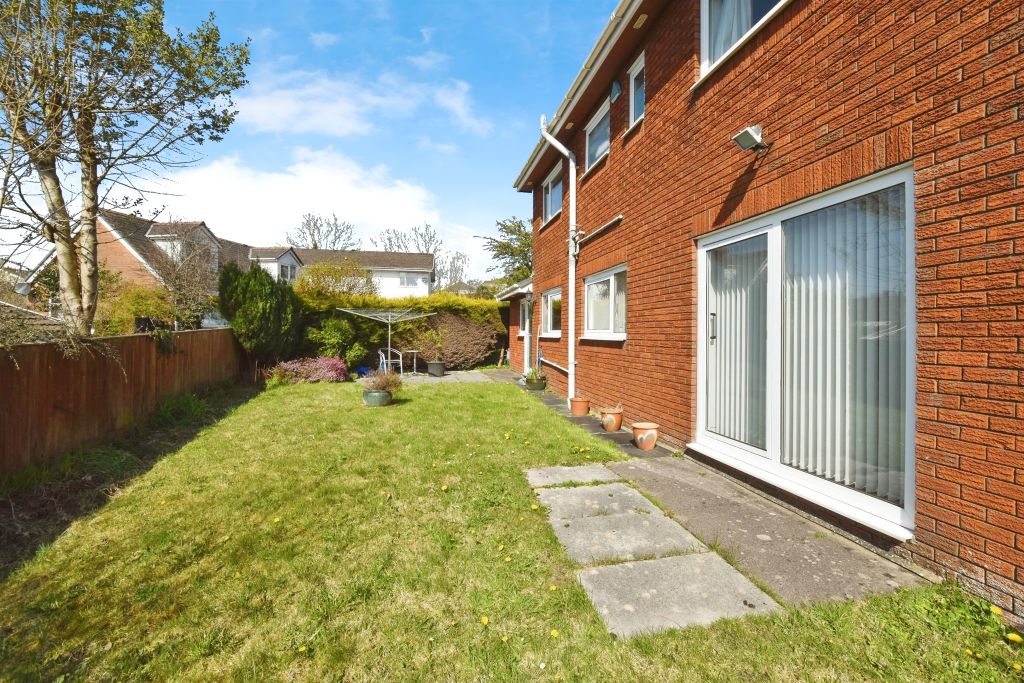 Property photo 2 of 20