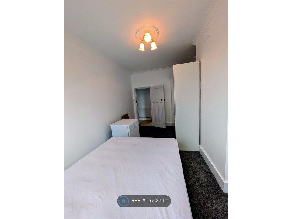 Property photo 3 of 7 Main Bedroom