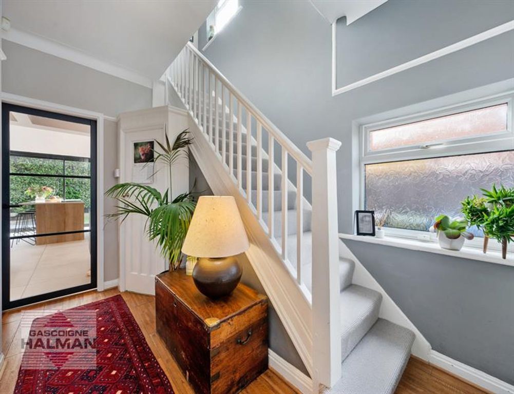 Property photo 2 of 33