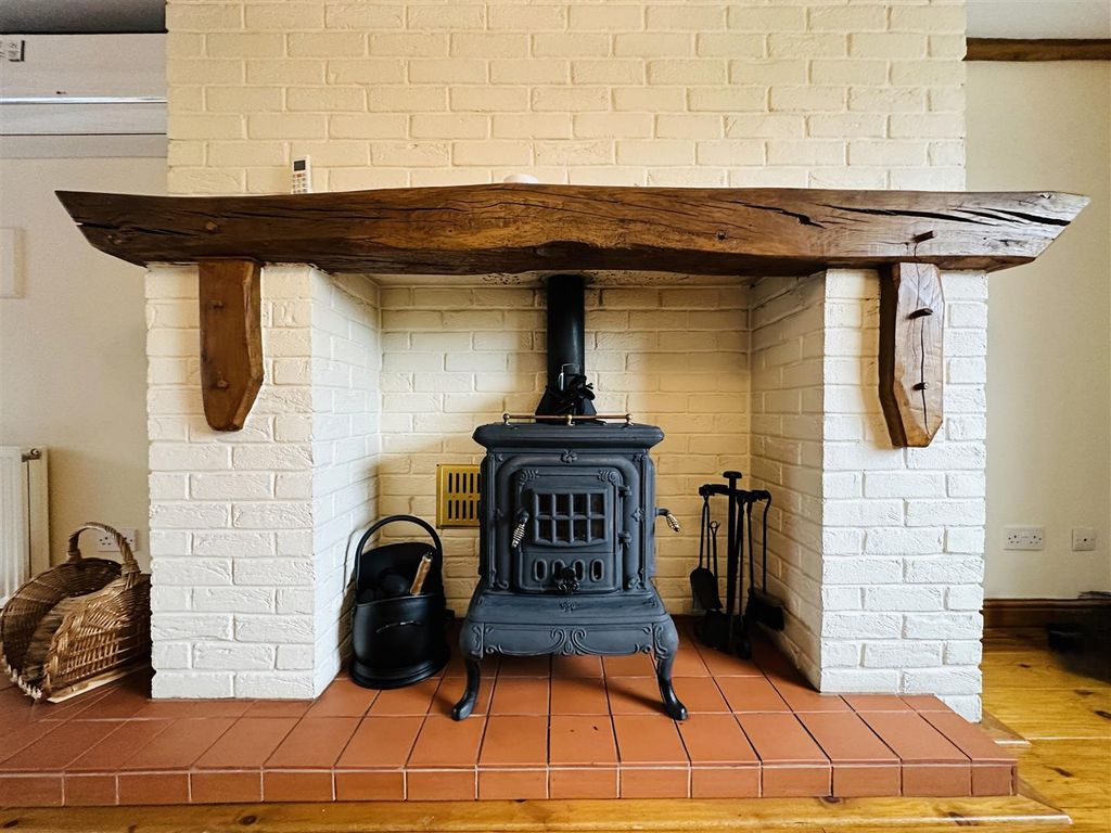 Property photo 2 of 26 Diner1.Jpg