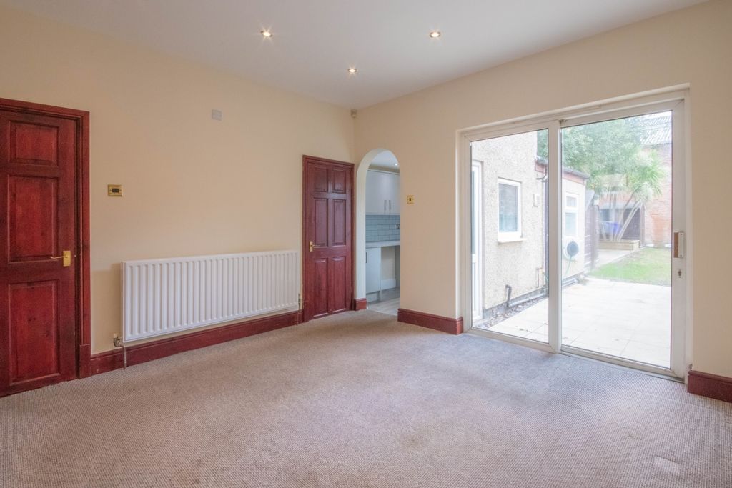 Property photo 2 of 16 South Street-7