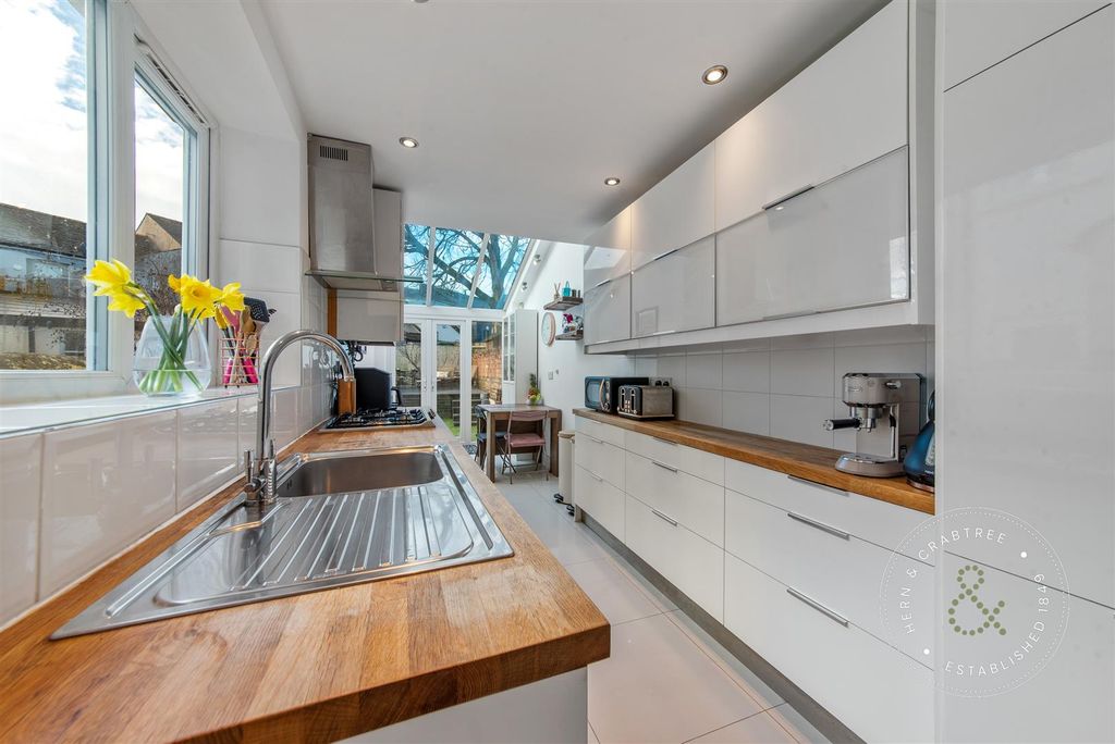 Property photo 3 of 25 Severn-Grove-15.Jpg