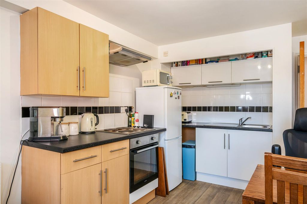 Property photo 3 of 18 Kitchen.Jpg