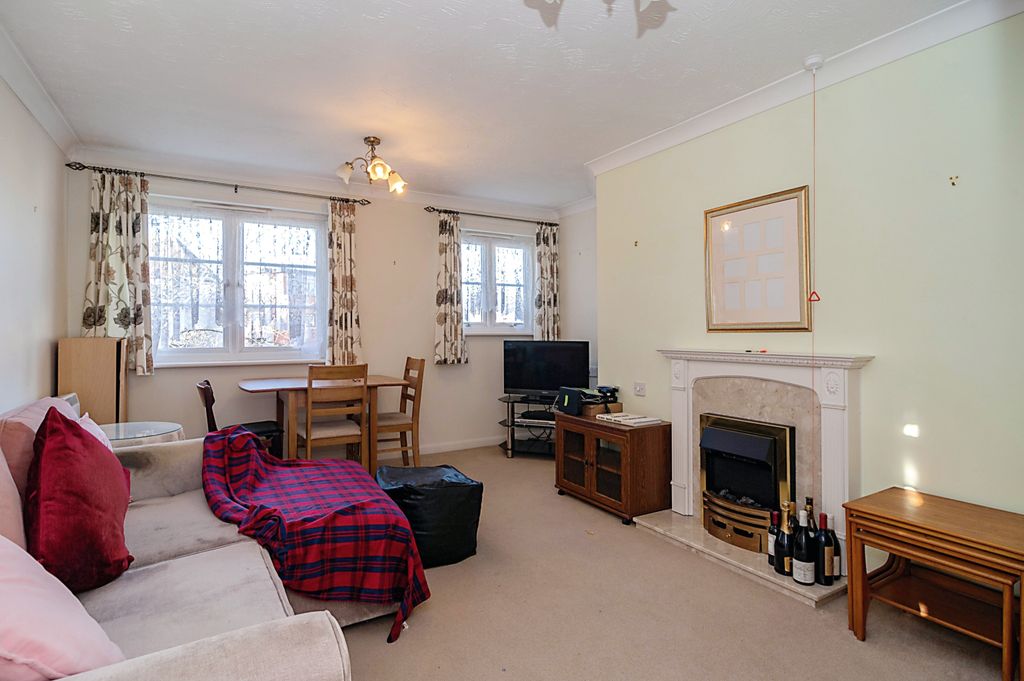 Property photo 2 of 12 Lounge