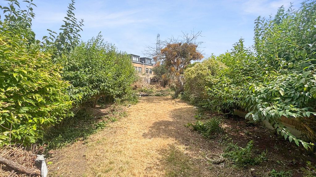 Property photo 3 of 9 Garden