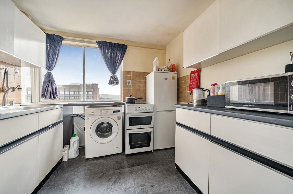 Property photo 3 of 6 1434032-14-69c295...