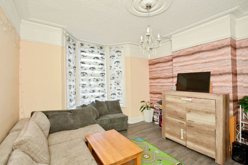 Property photo 2 of 17 Photo