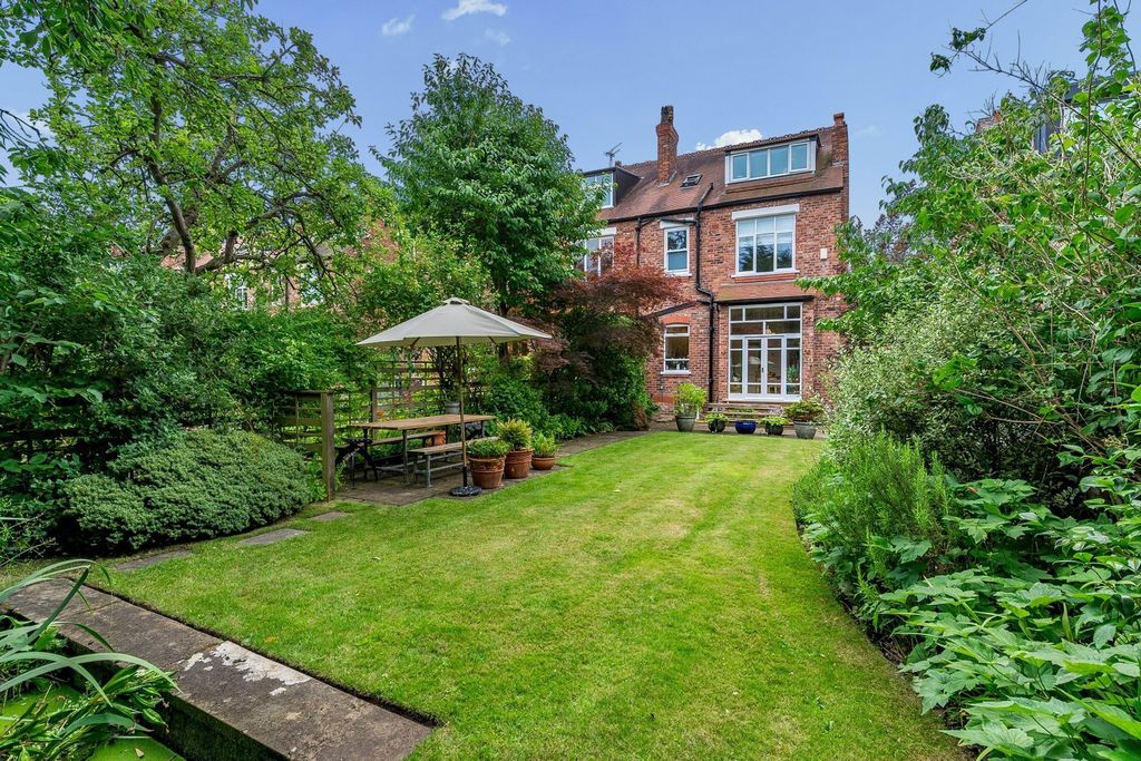 Property photo 2 of 17