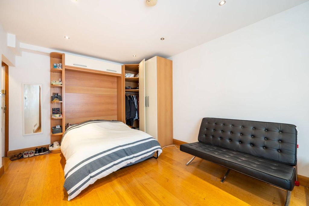 Property photo 1 of 5