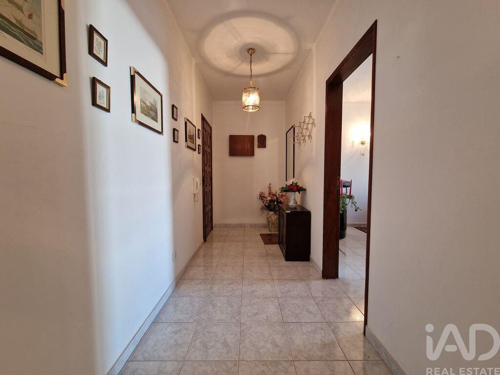 Property photo 2 of 33