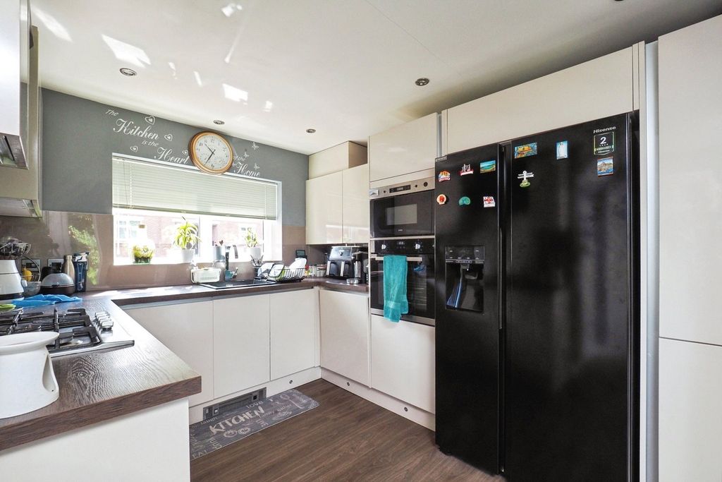 Property photo 2 of 17 Kitchen