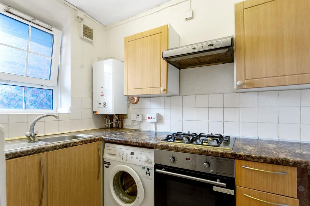 Property photo 3 of 11 Kitchen