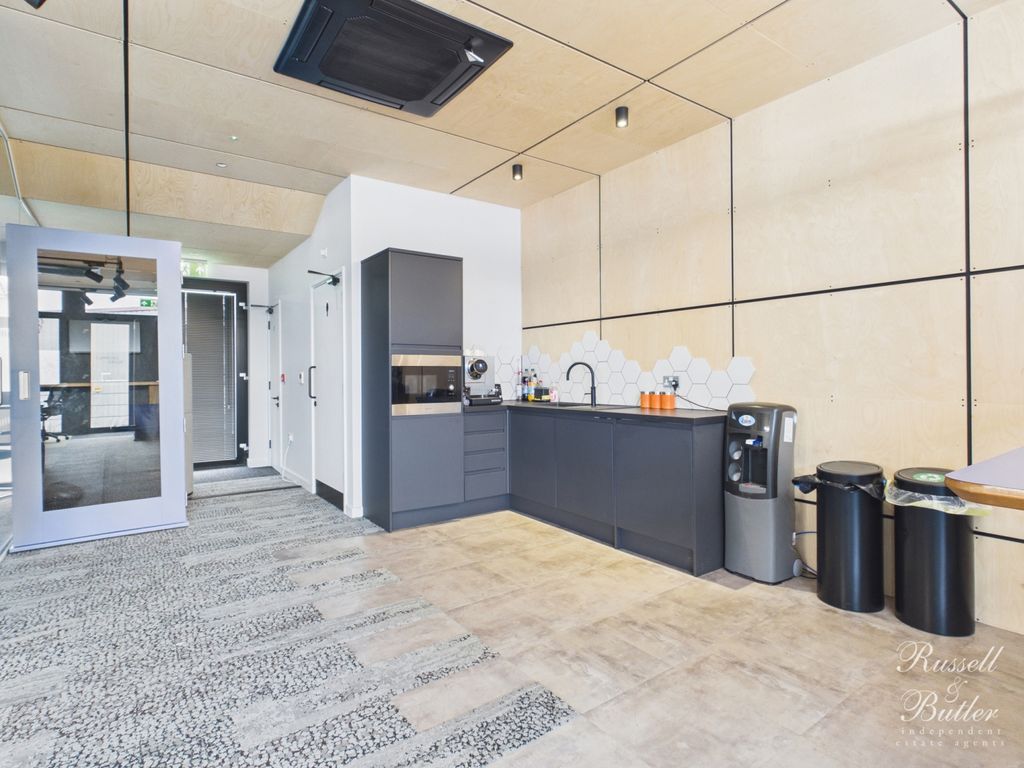 Property photo 3 of 9 Cam02127G0-Pr0375-Still005