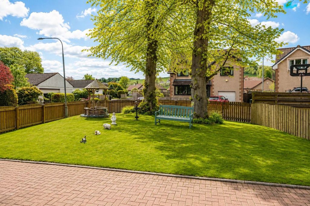 Property photo 3 of 49