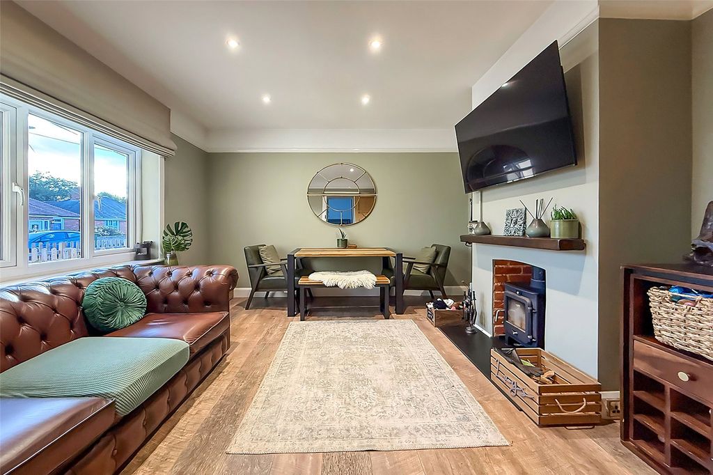 Property photo 2 of 21 Picture No. 13