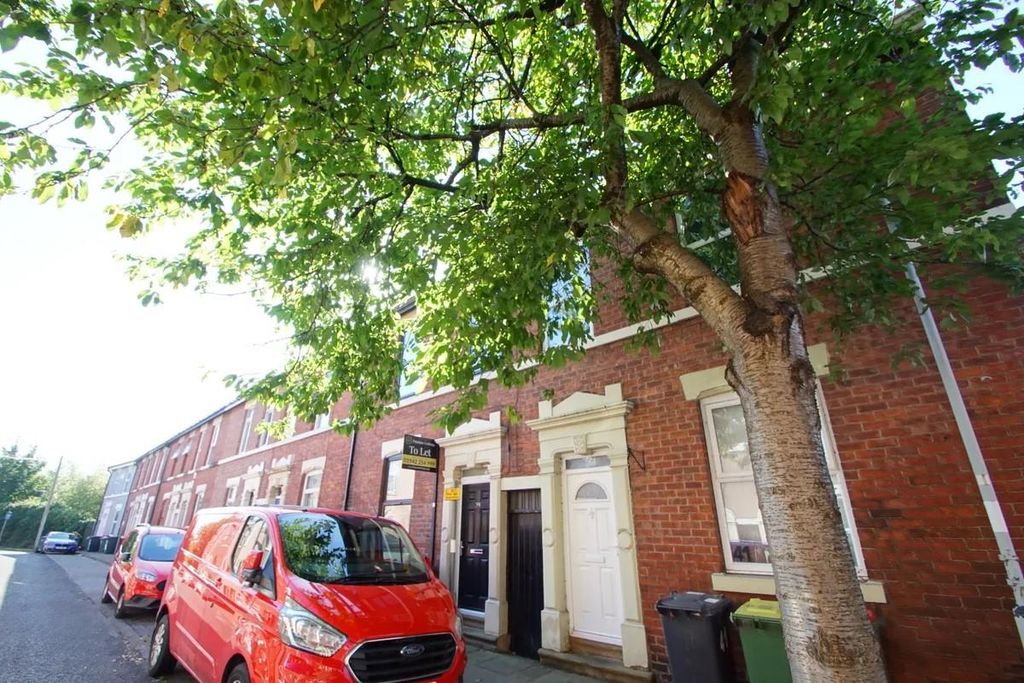 Property photo 1 of 13 39 Wellington St. Pr1 8Tq [1].Jpg