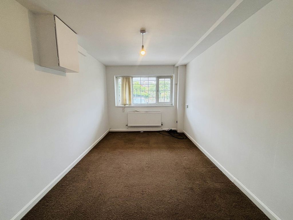 Property photo 3 of 27