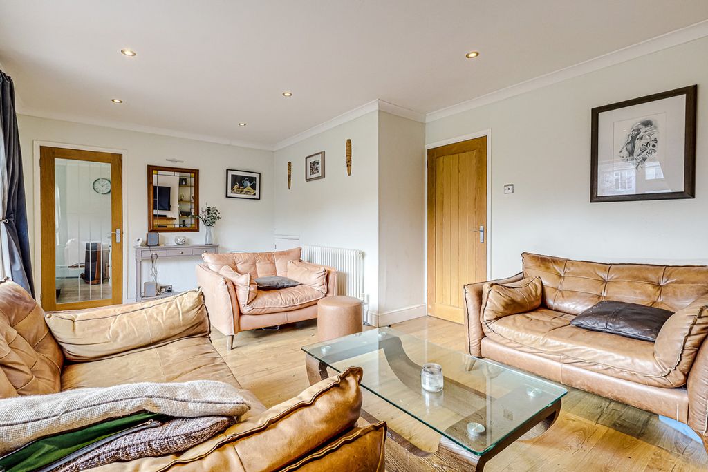 Property photo 2 of 27