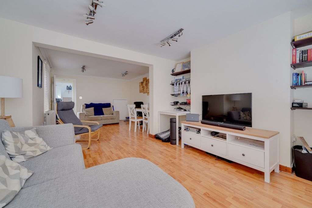 Property photo 2 of 9 4530993