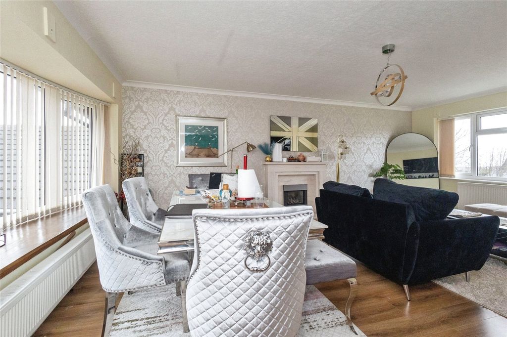 Property photo 3 of 16 Dining Area