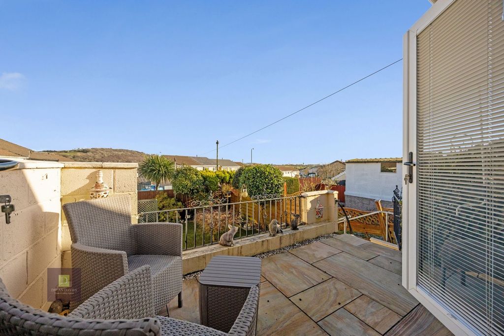 Property photo 2 of 35