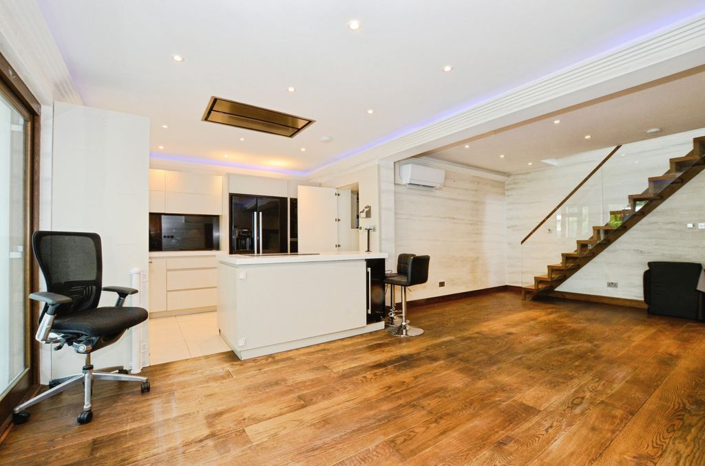 Property photo 3 of 20 Open Plan Living