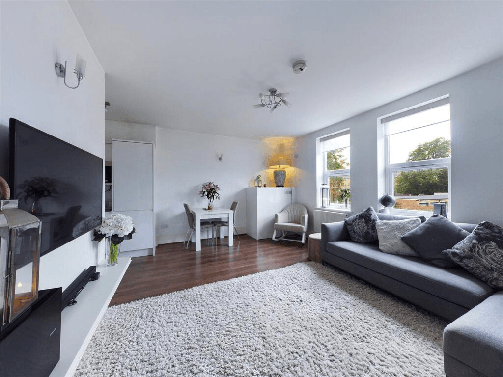 Property photo 3 of 8 Gallery