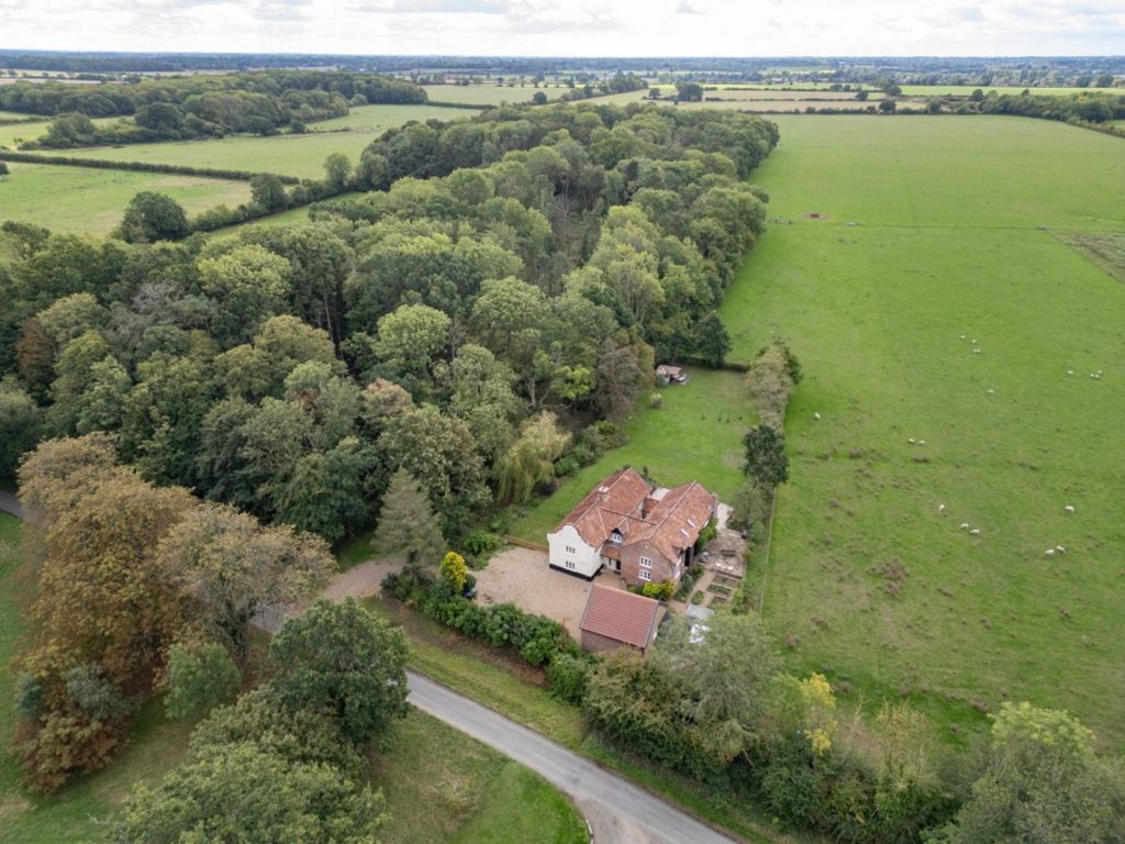 Property photo 2 of 33