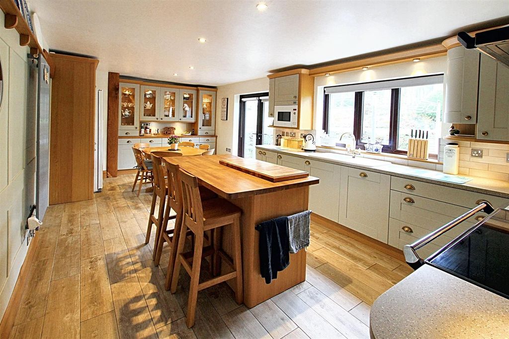 Property photo 2 of 118 Kitchen