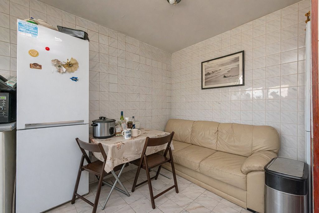 Property photo 3 of 7 Picture No. 10