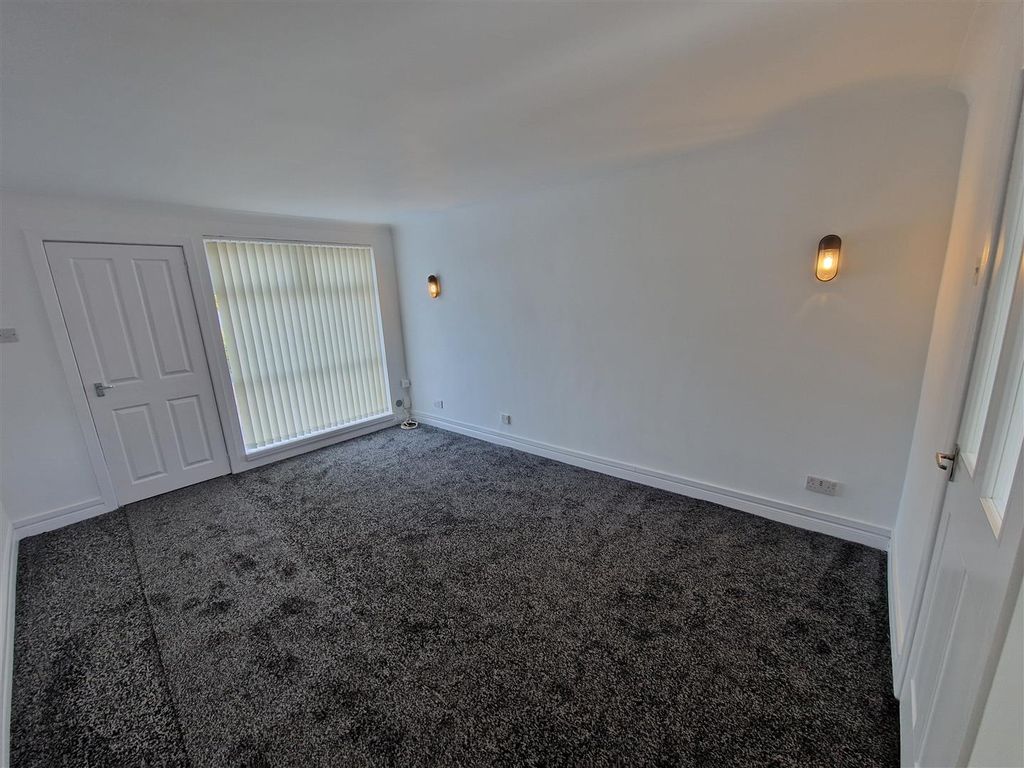 Property photo 2 of 14 Lounge