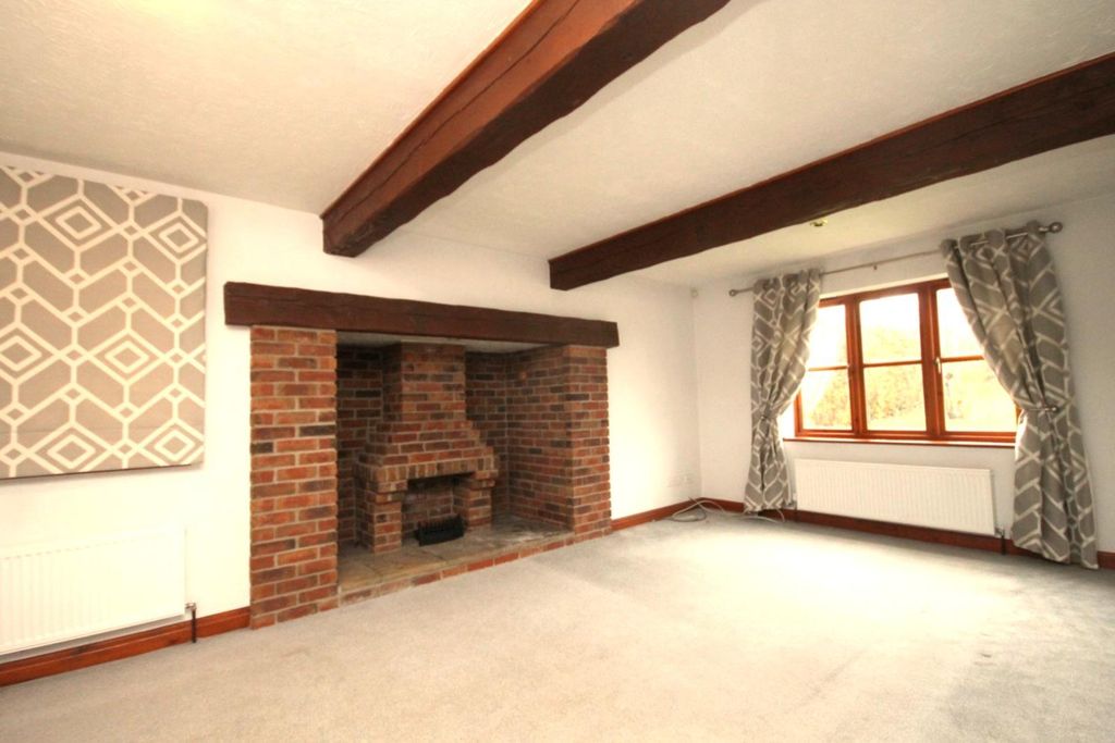 Property photo 2 of 15 Lounge